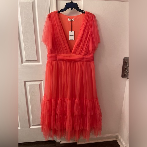 Jiraye Midaxi Dress - Flutter Sleeve Tulle Plunge Dress in Coral in Size16 - Picture 3 of 6